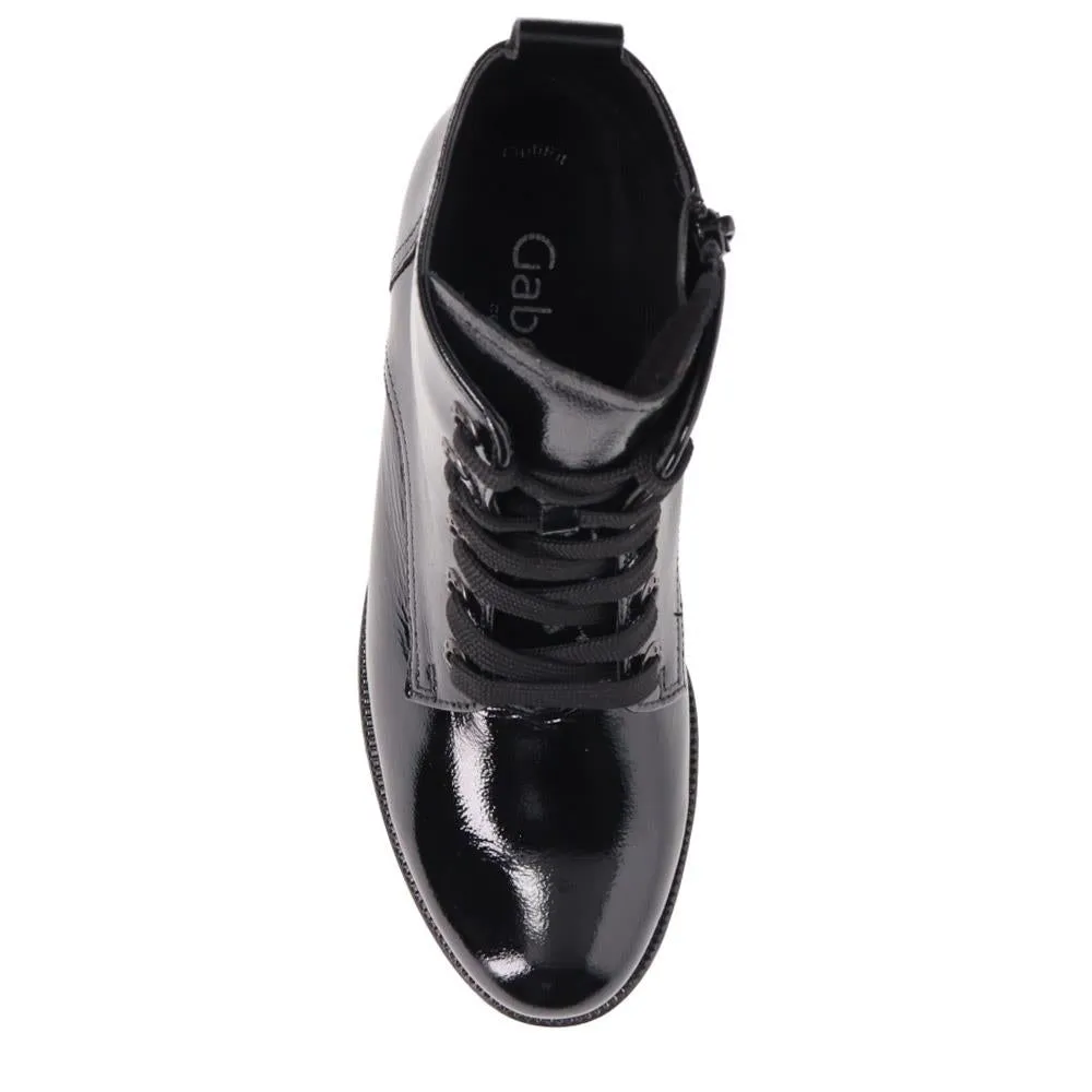 Block Heel Lace-Up Boots - GAB40510 / 325 884