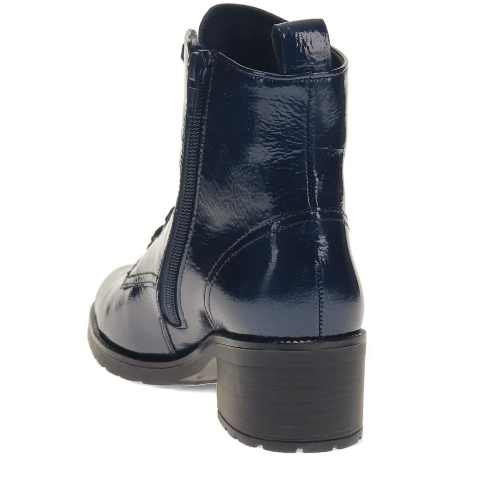 Block Heel Lace-Up Boots - GAB40510 / 325 884