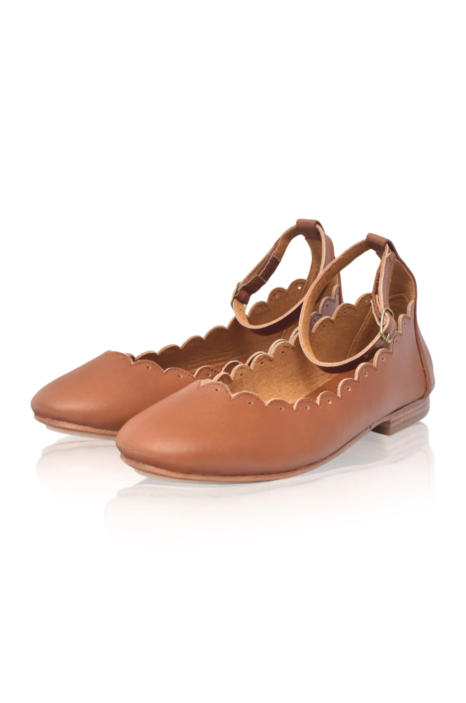 Fleur Scalloped Leather Ballet Flats (*Sz. 6)