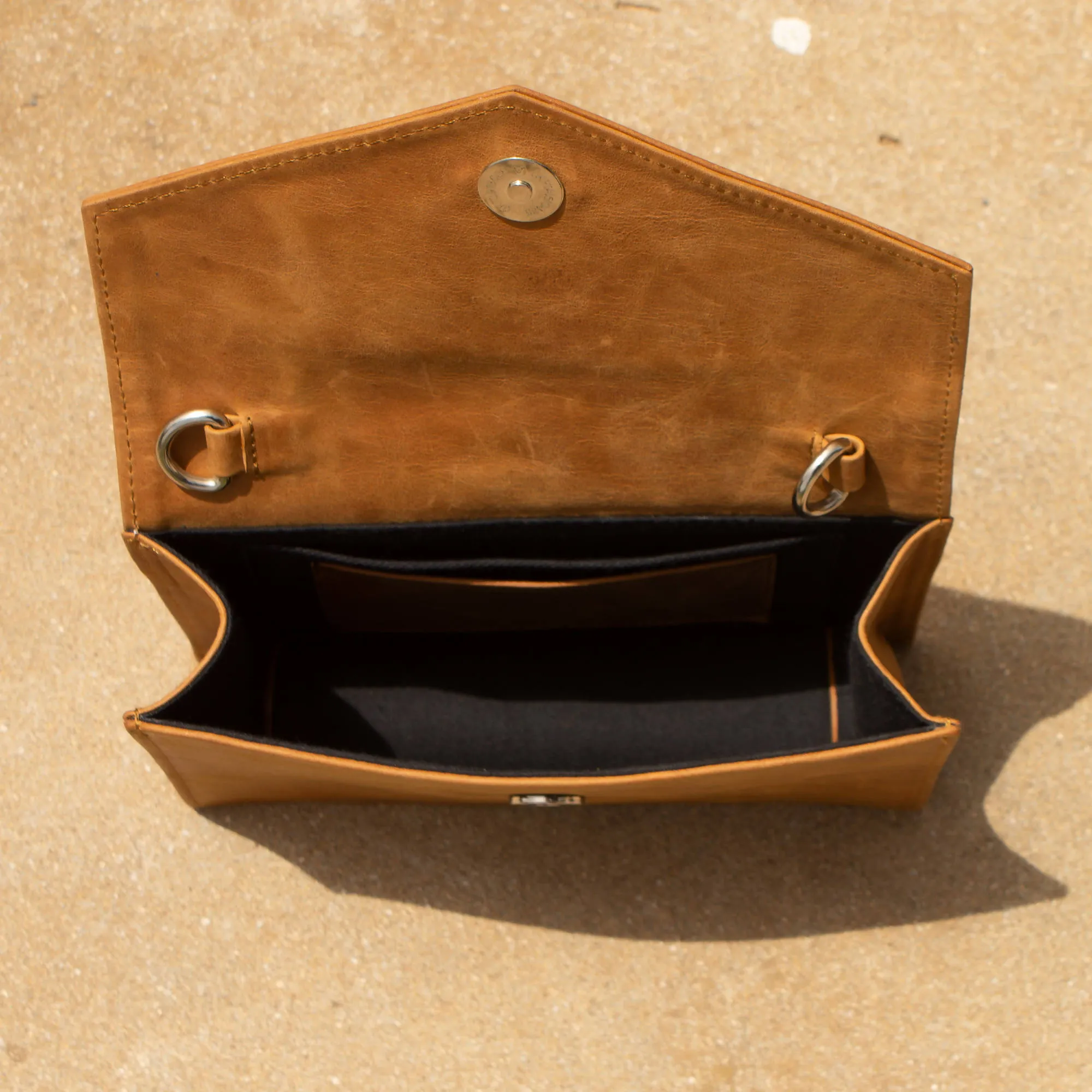 Leather Enveloppe Wallet Bag